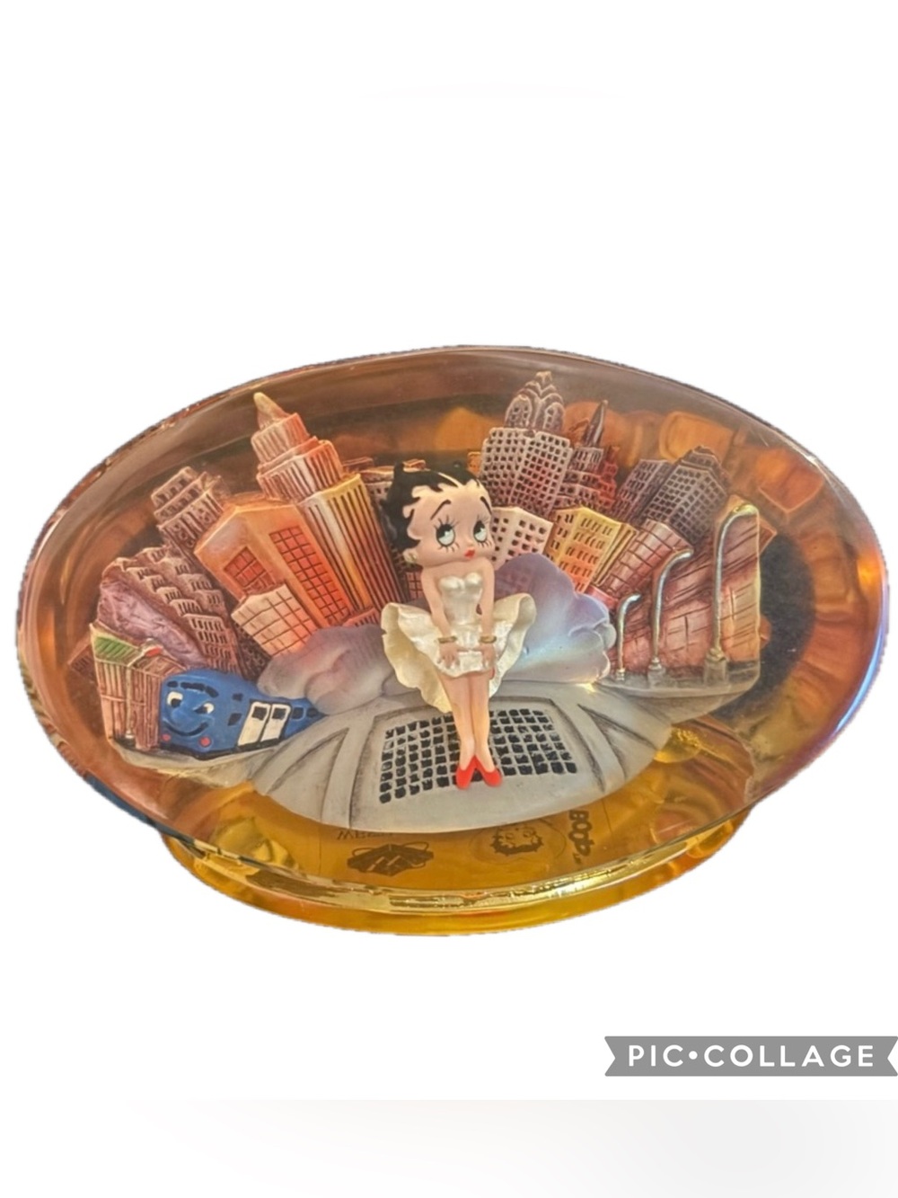 Betty Boop Cityscape Snow Globe